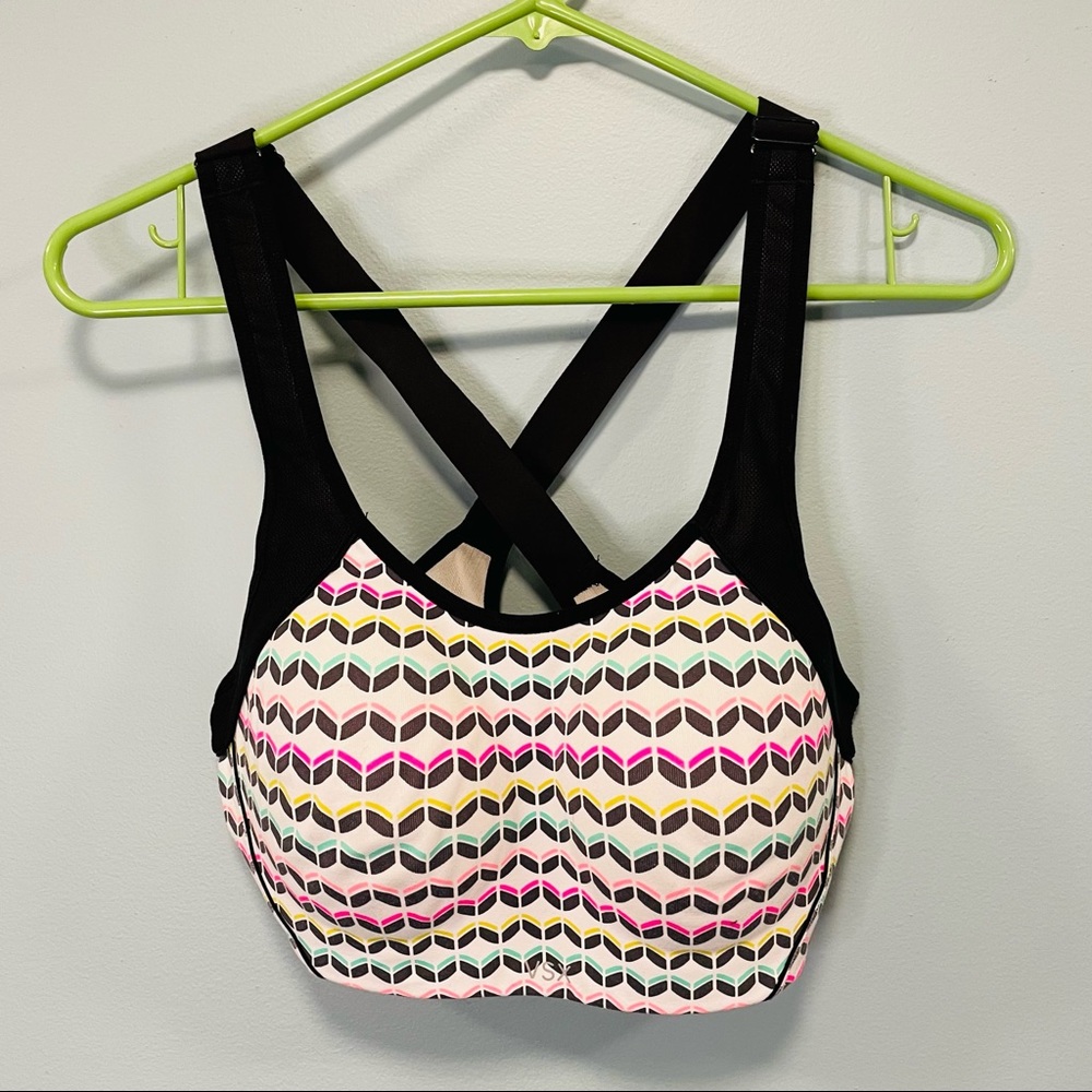 Victoria’s Secret VXS white and black Victoria sport sports bra size 36C!